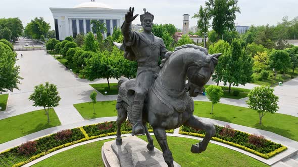 Площадь Амира Темура